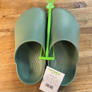 Croc Dylan Clog —Moss unisex NWT